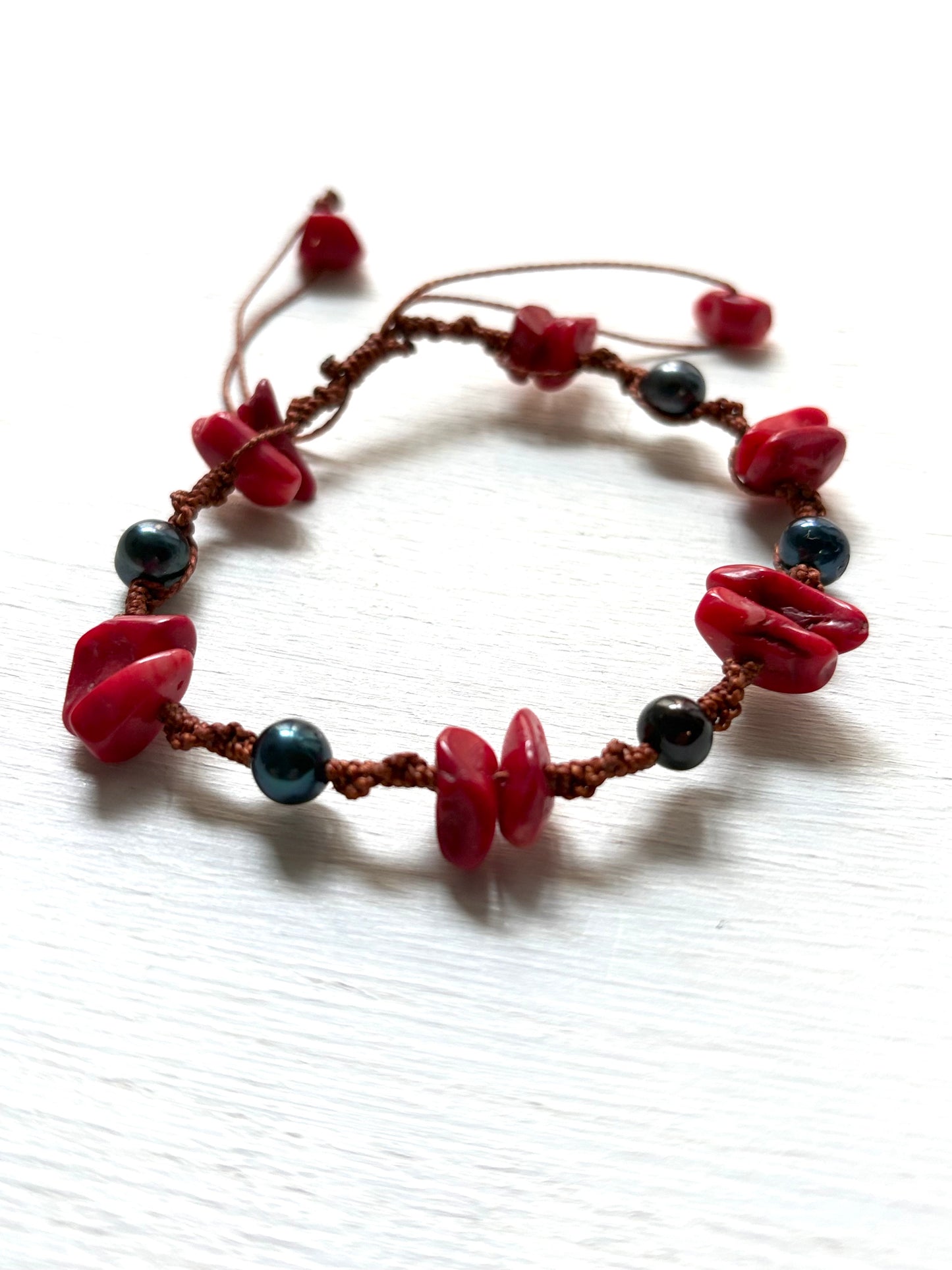 Red Shells & Cultured Black Pearls Woven Bracelet