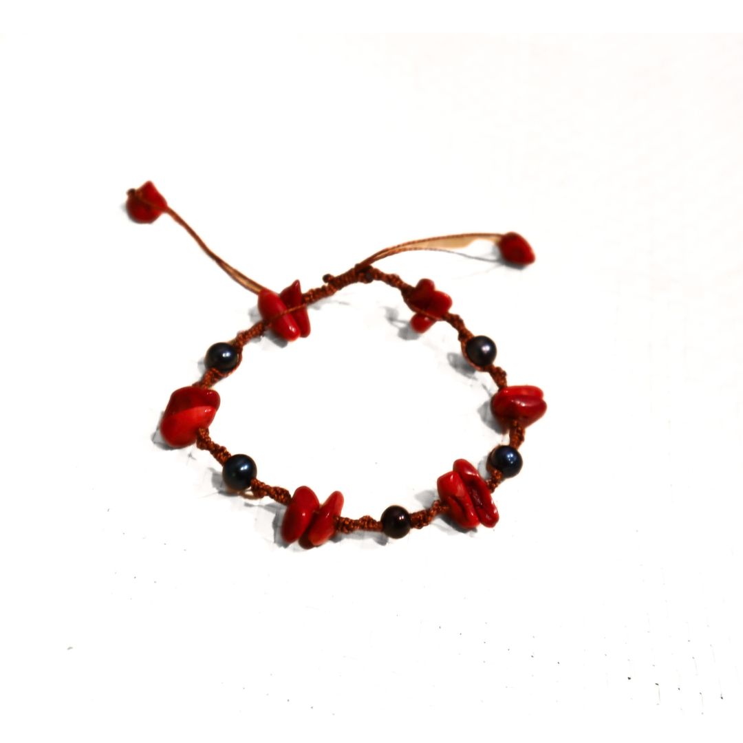 Red Shells & Cultured Black Pearls Woven Bracelet